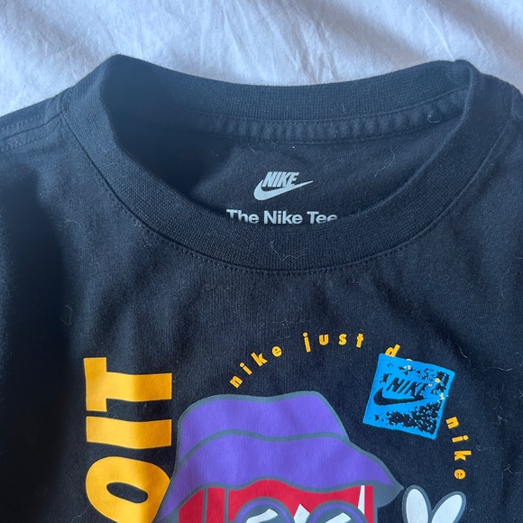 Nike Graphic Long Sleeve Tee - Picture 3 of 3